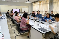 LINE_ALBUM_ประชุมหารือแผนพัฒนาฯกับ-กบศ.-30.4.67_240430_21